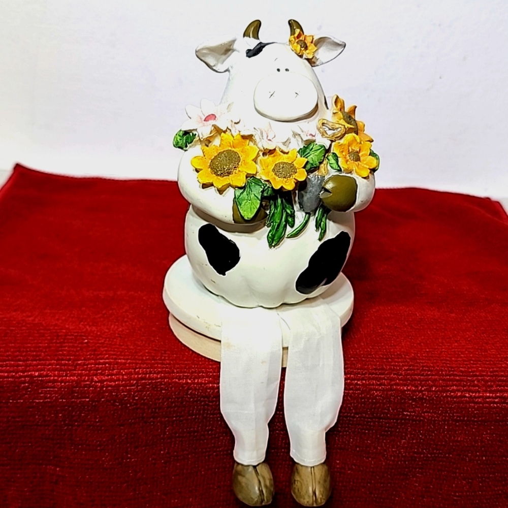 Shelf sitter or Candle Topper. Cow holding beautiful flowers. New no tag - Picture 3 of 8